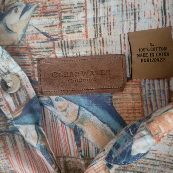 Large Clearwater Outfitters Marlin Button Down - Picture 3 of 3